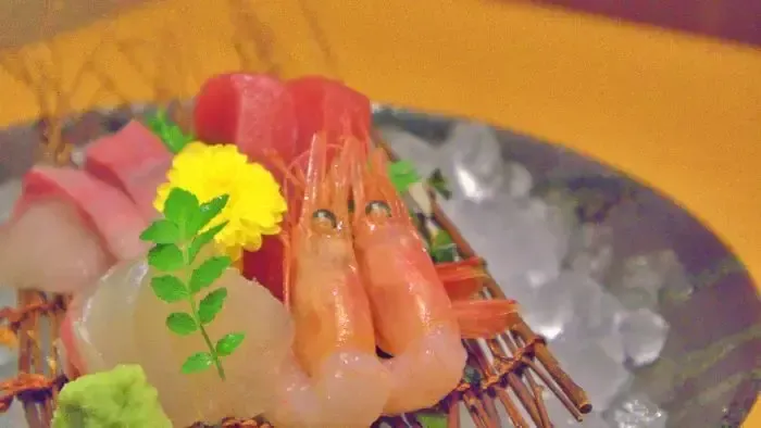 Sushi Tozaemon : sushis et sashimis à bon prix pour déjeuner, à Iwade