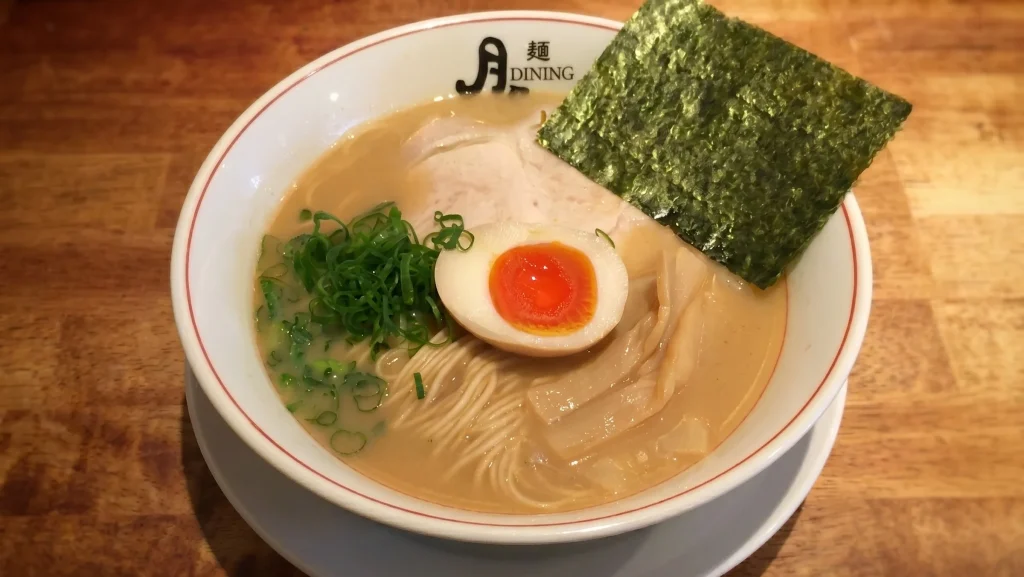 Plat phare de Mendining Tsukinoya : tonkotsu shoyu (New Wakayama Ramen)
